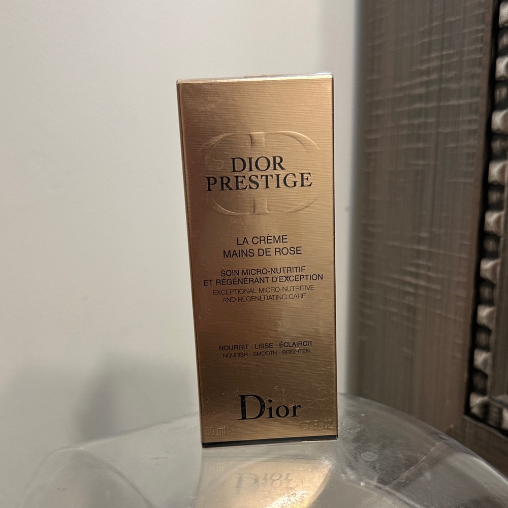 Dior prestige hand